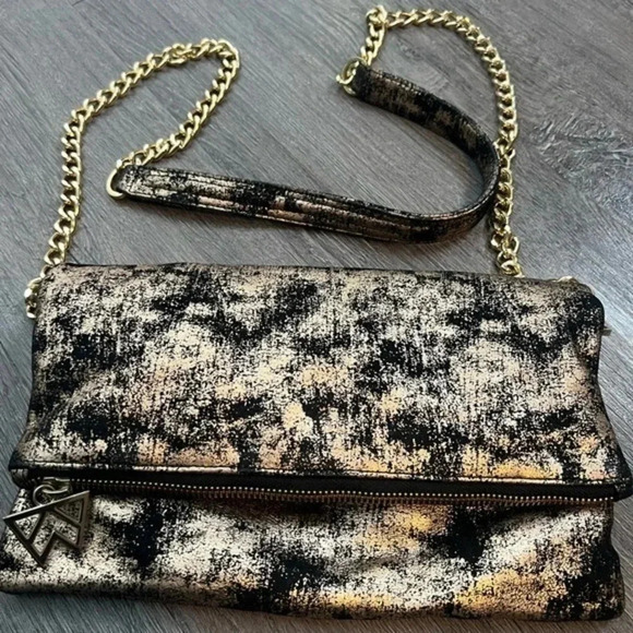 Kelly Wynne Black & Gold Fold-Over Bag - Picture 2 of 15
